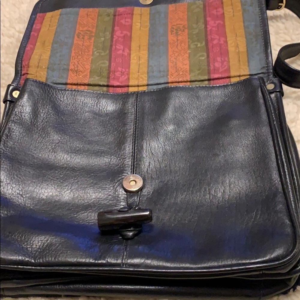 Leather black bag. Small imperfection on closure. - Picture 3 of 8